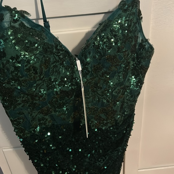 Elegant Green Sequin Dress - Picture 4 of 4